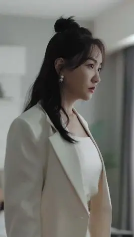 《二十九》：当青春遭遇中年危机，这部电影戳中了多少人的痛点？深度解析年龄焦虑与自我救赎